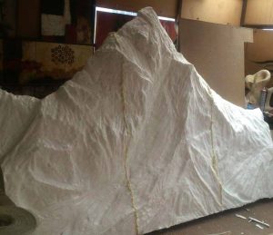 کوه اورست بصورت نقش برجسته اجرا گردیده است