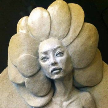 ونوس دختری که موهایش از برگ گل بود