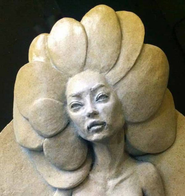 ونوس دختری که موهایش از برگ گل بود