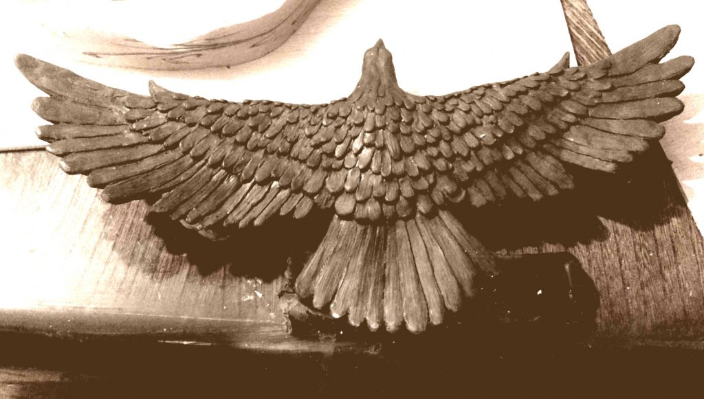 مجسمه عقاب